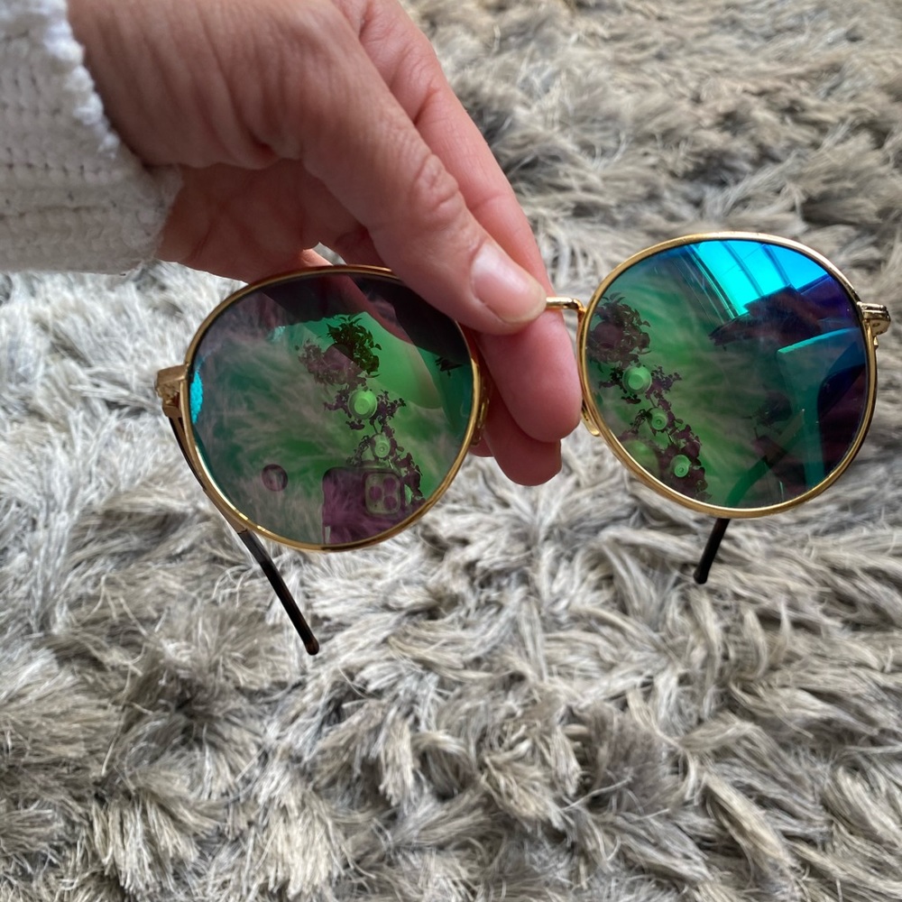 PRADA/ WILDFOX/ RAY BANS - Picture 8 of 14